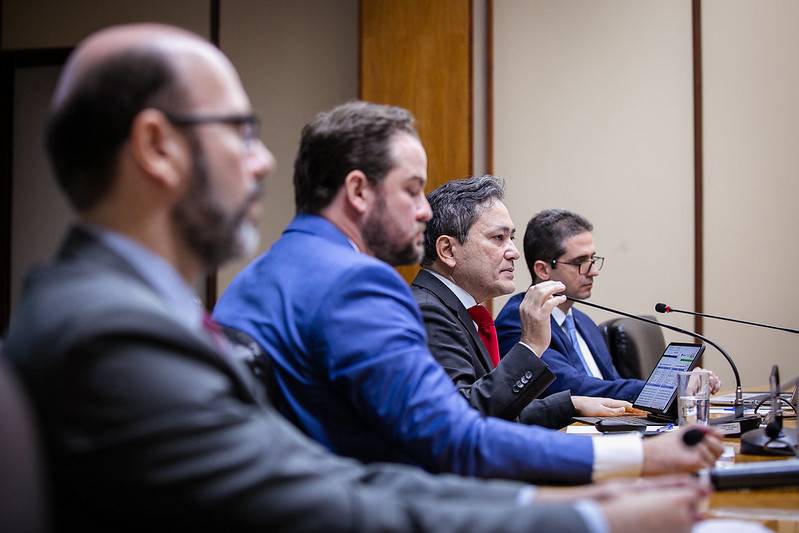 Coletiva de imprensa, coordenada pelo secretário-executivo do Ministério da Fazenda, Dario Durigan, e pelo secretário da Receita Federal, Robinson Barreirinhas, sobre as medidas compensatórias da desoneração da folha (Foto: Washington Costa/MF)