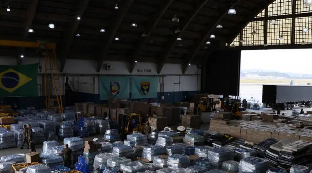 As arrecadações para vítimas da tragédia no Rio Grande do Sul foram centralizadas nas Bases Aéreas de Brasília (DF), São Paulo (SP) e do Galeão, no Rio de Janeiro (RJ) (Foto: Rovena Rosa/Agência Brasil)