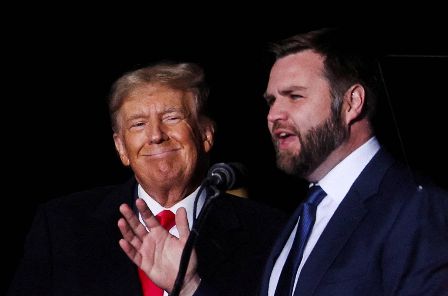 Senador dos EUA, JD Vance, em evento realizado pelo ex-presidente dos EUA, Donald Trump, em Youngstown, Ohio, (REUTERS/Shannon Stapleton/File Photo)

