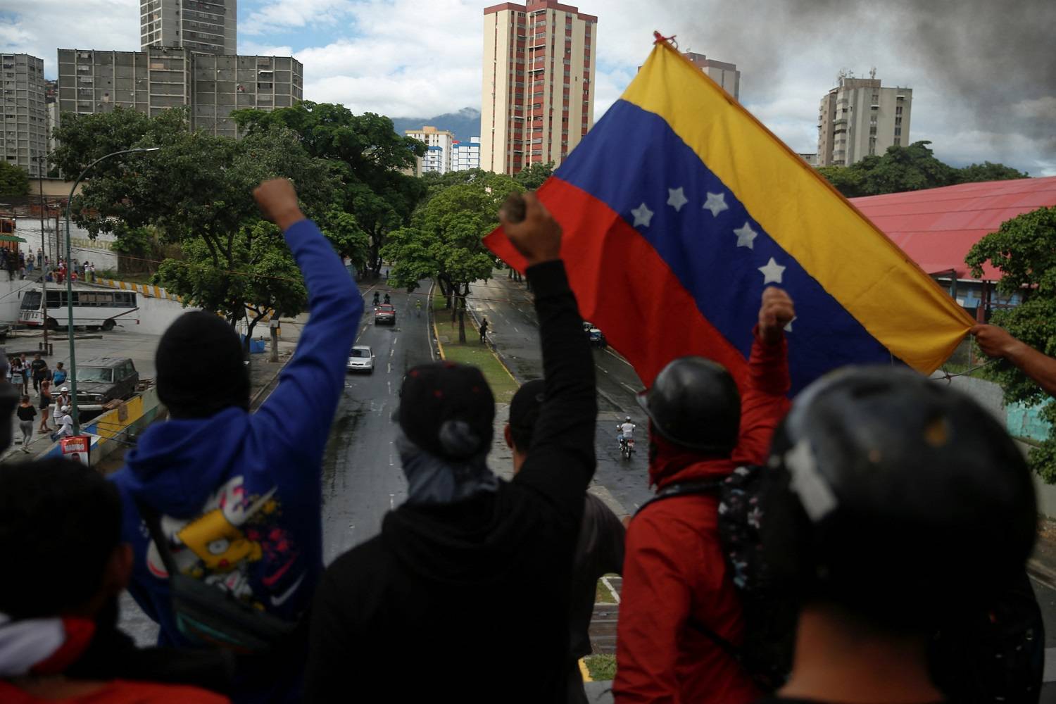 Apoiadores da oposição venezuelana protestam após anúncio de reeleição de Nicolás Maduro. 29/07/2024. (Foto: REUTERS/Leonardo Fernandez Viloria)