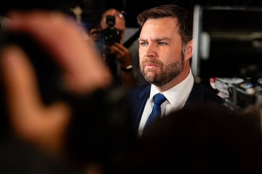 JD Vance após o primeiro debate presidencial em Atlanta, Geórgia, EUA, na quinta-feira, 27 de junho de 2024 (Eva Marie Uzcategui/Bloomberg)

