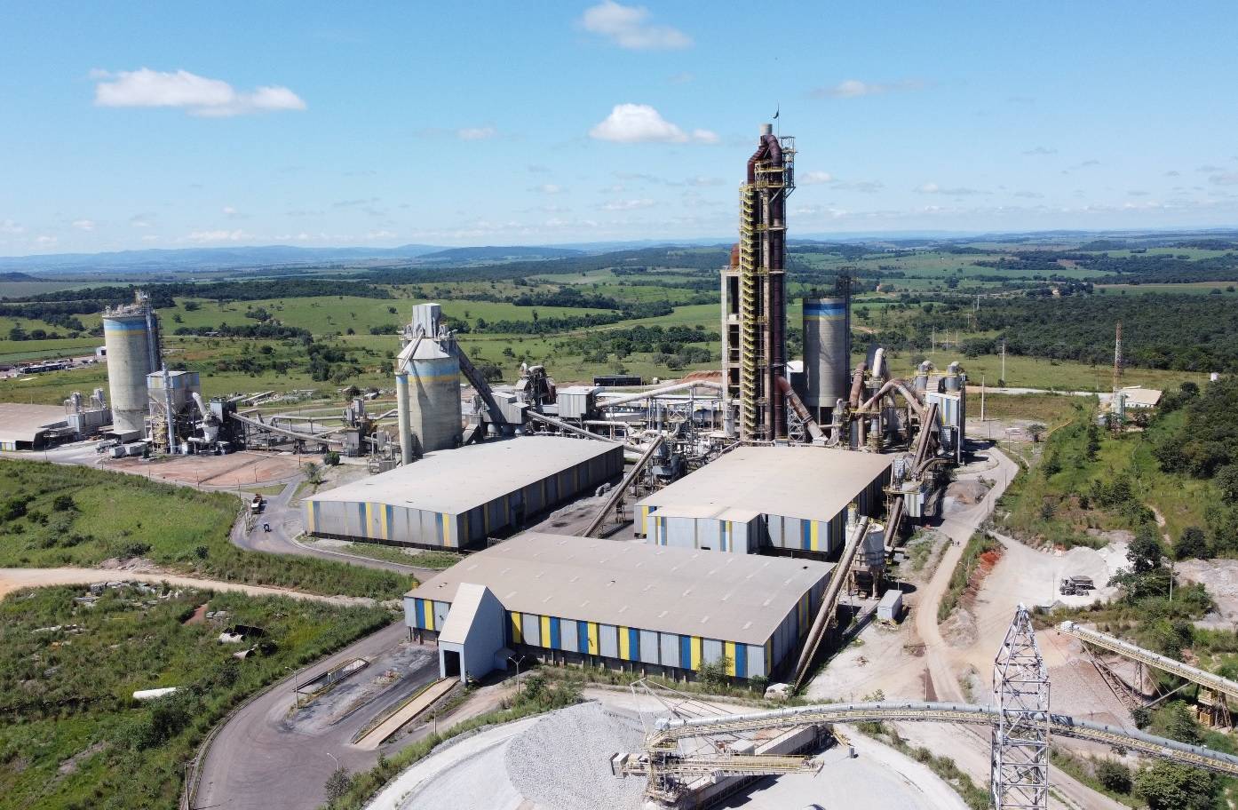 Visão aérea da fábrica da Votorantim Cimentos em Goiás (Divulgação/Votorantim Cimentos) 