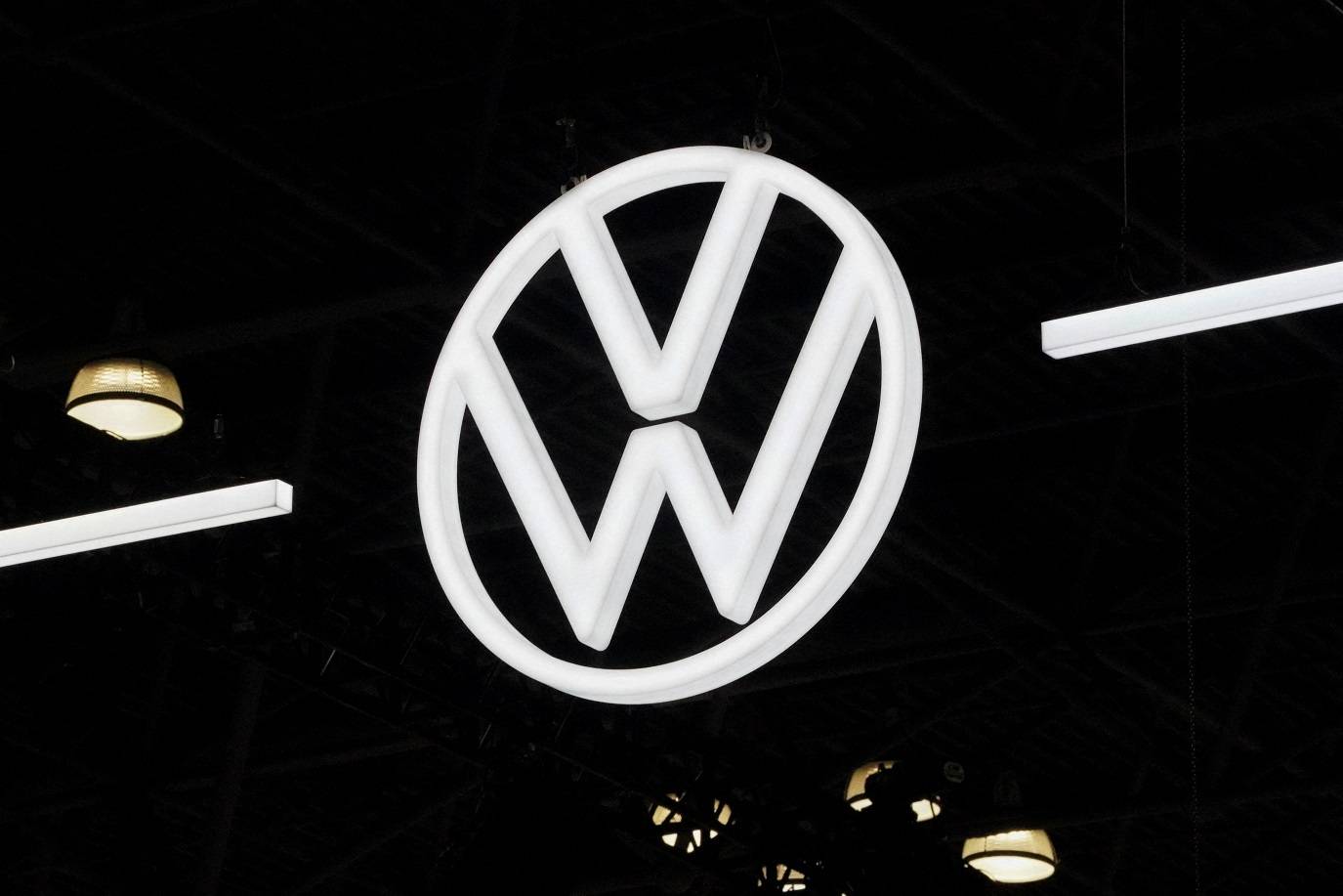 Logo da Volkswagen é visto na Prévia de Imprensa do Salão Internacional do Automóvel de Nova York, em Manhattan, Nova York, EUA, em 27 de março de 2024. REUTERS/David Dee Delgado/Foto de Arquivo