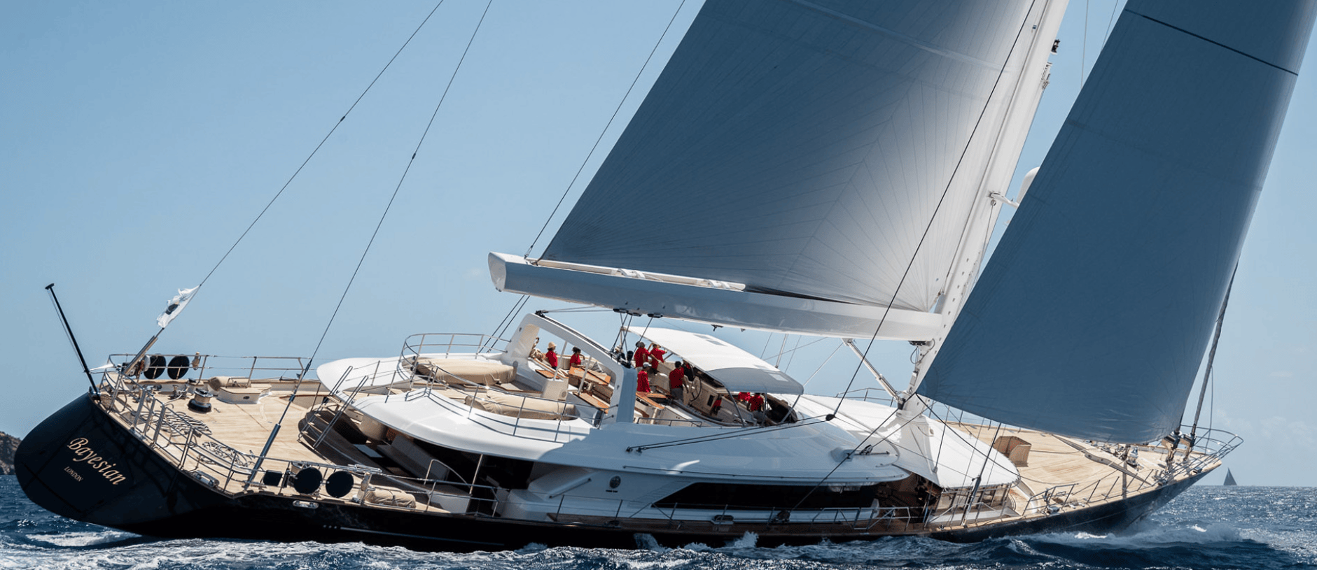 Imagens do superiate Bayesian (Divulgação/Perini Navi)