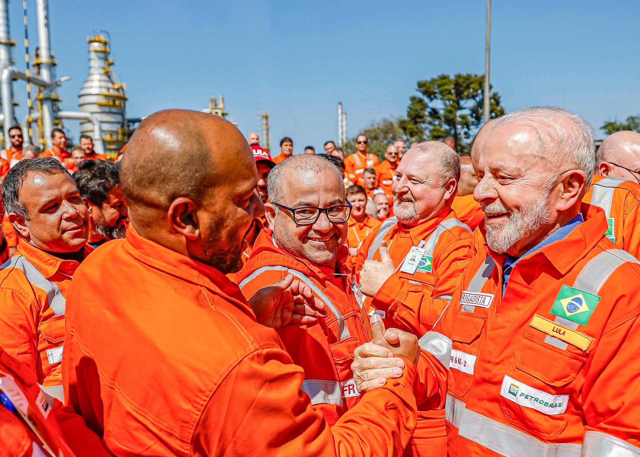 Luiz Inácio Lula da Silva (PT), presidente da República, com trabalhadores da Petrobras (Foto: Ricardo Stuckert/PR)