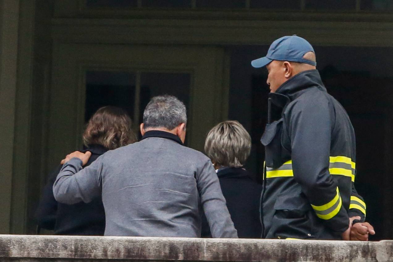 São Paulo (SP) 10/08/2024 – Familiares das vítimas do acidente aéreo que envolveu avião da Voepass que ocorreu em Vinhedo, chegando ao Instituto médico legal (IML).
Foto: Paulo Pinto/Agência Brasil