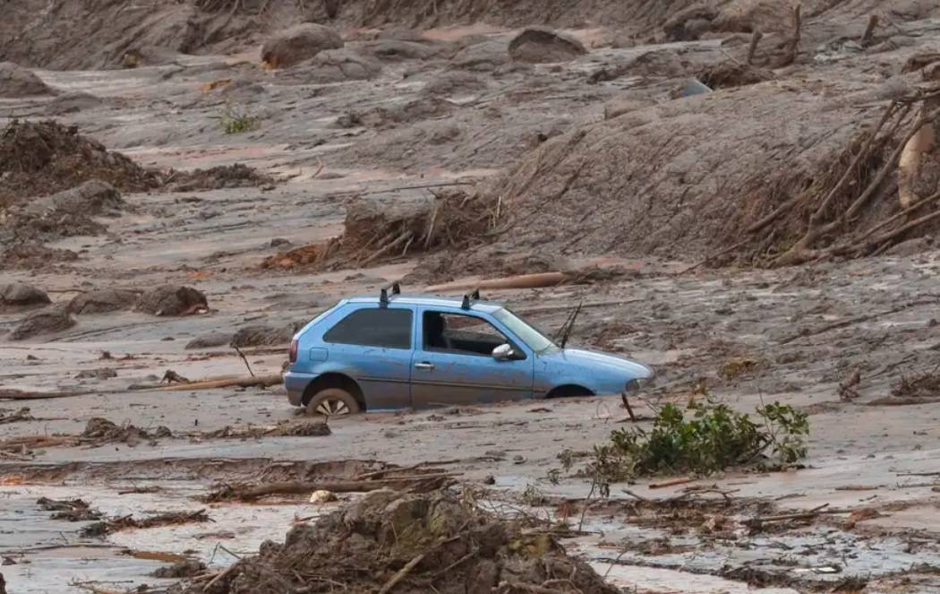Rompimento de barragem da Samarco no município de Mariana, em Minas Gerais, ocorreu em novembro de 2015 (Foto: Antonio Cruz/Agência Brasil)