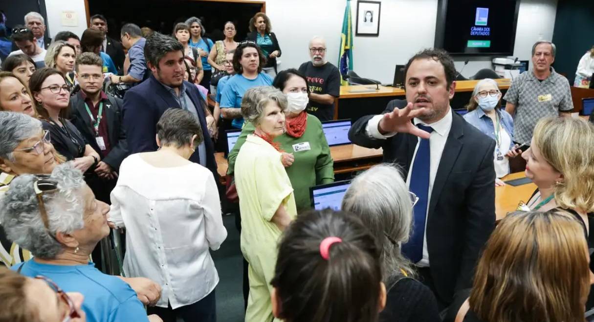 O deputado federal Glauber Braga (PSOL-RJ) responderá a processo por quebra de decoro parlamentar no Conselho de Ética da Câmara (Foto: Lula Marques/Agência Brasil)