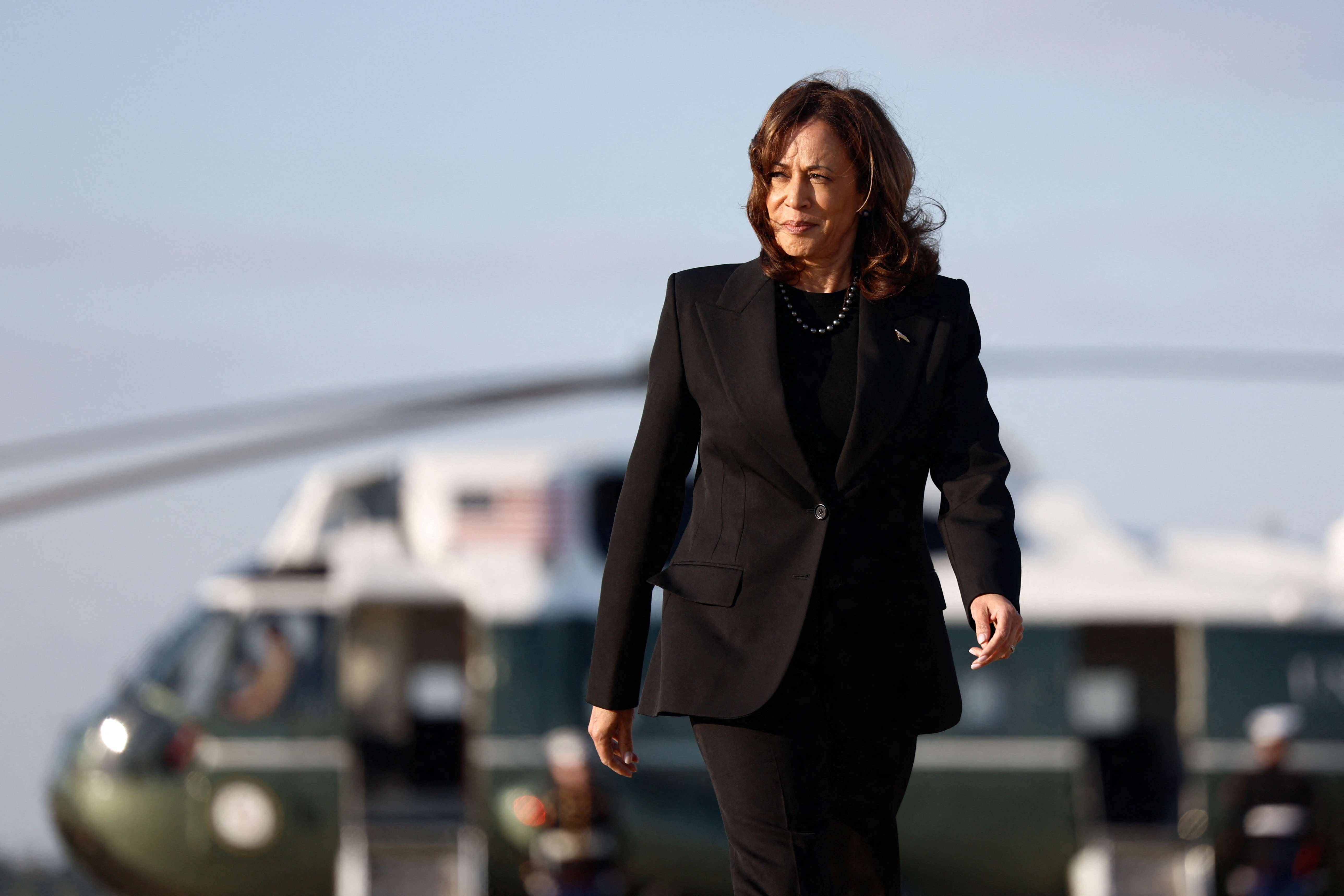 A vice-presidente dos EUA, Kamala Harris, antes de embarcar no Força Aérea 2, em Maryland - 07/10/2024 (Foto: Evelyn Hockstein/Reuters)