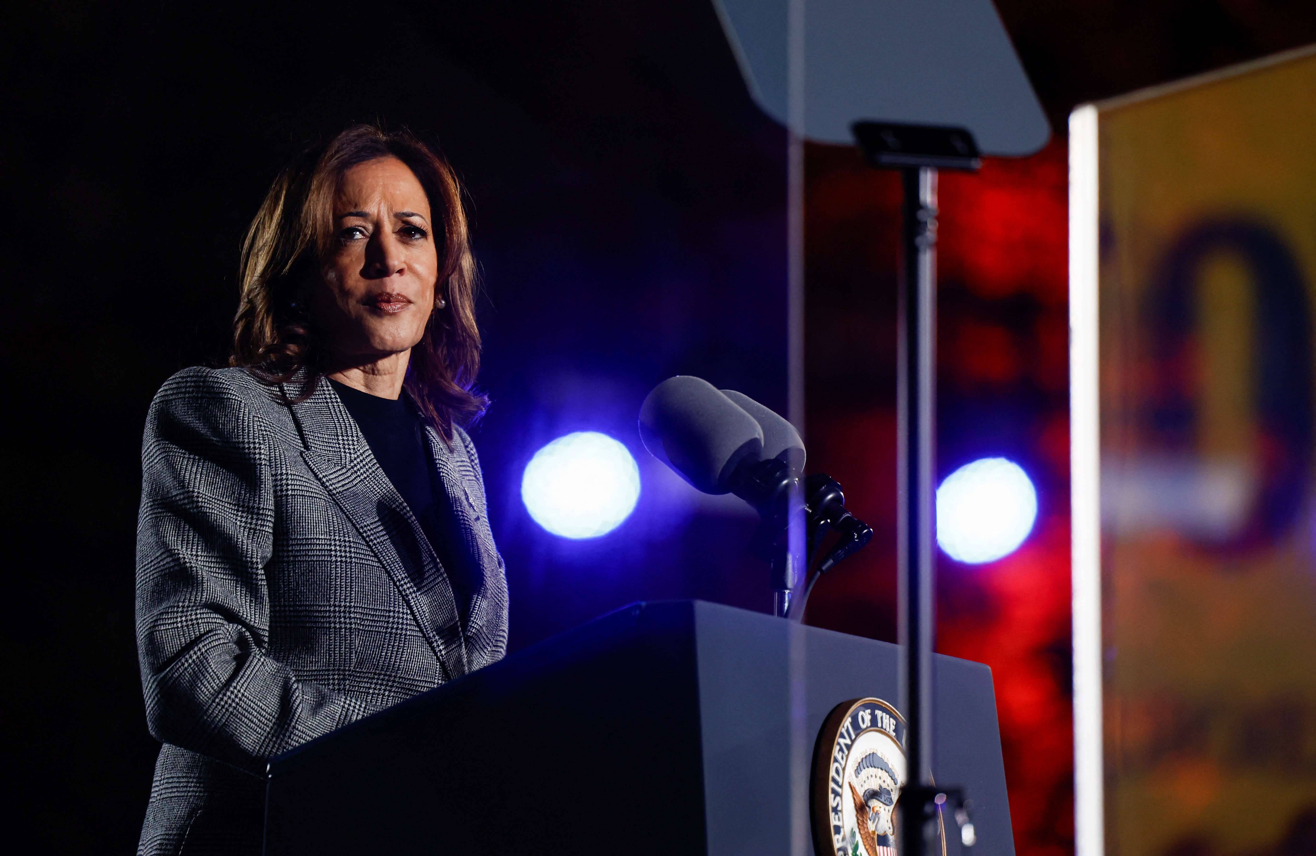 Kamala liga para Trump para felicitar o republicano e pede transição pacífica