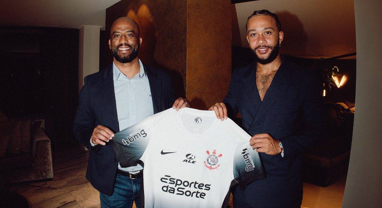 O jogador neerlandês Memphis Depay foi contratado pelo Corinthians com o patrocínio milionário da Esportes da Sorte (Foto: Divulgação/Corinthians)