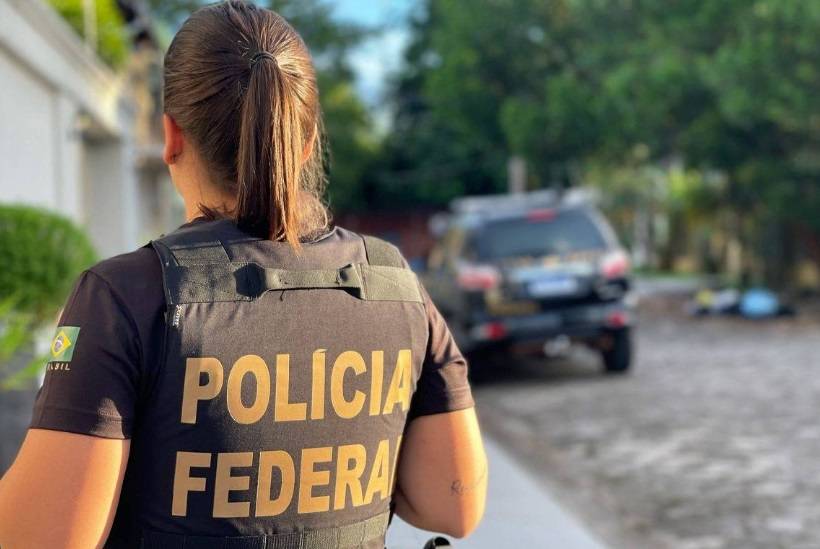 Agente da Polícia Federal (PF) em ação que apura venda de sentenças no Poder Judiciário (Foto: Divulgação/PF)