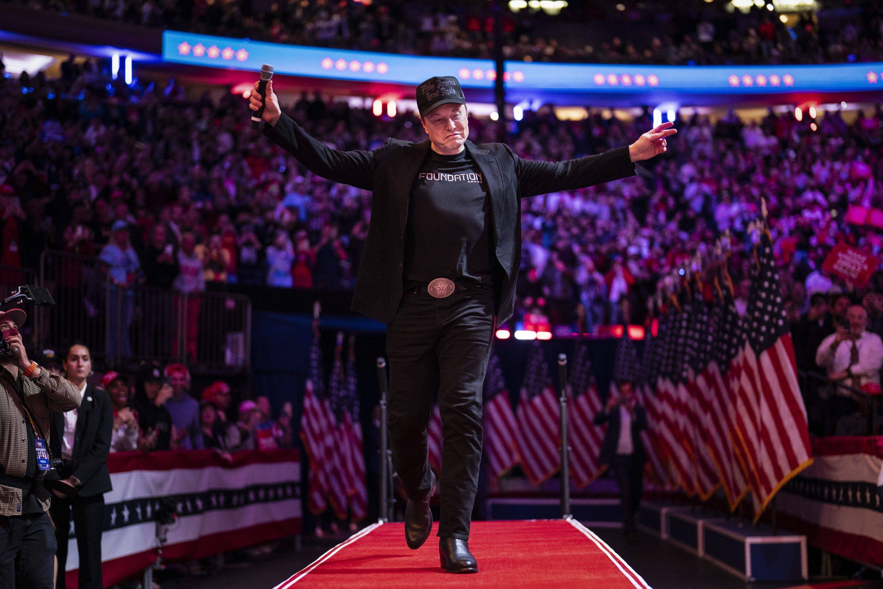 Elon Musk em um comício de campanha para Donald Trump em Nova York no dia 27 de outubro (Jabin Botsford—The Washington Post via Getty Images)
