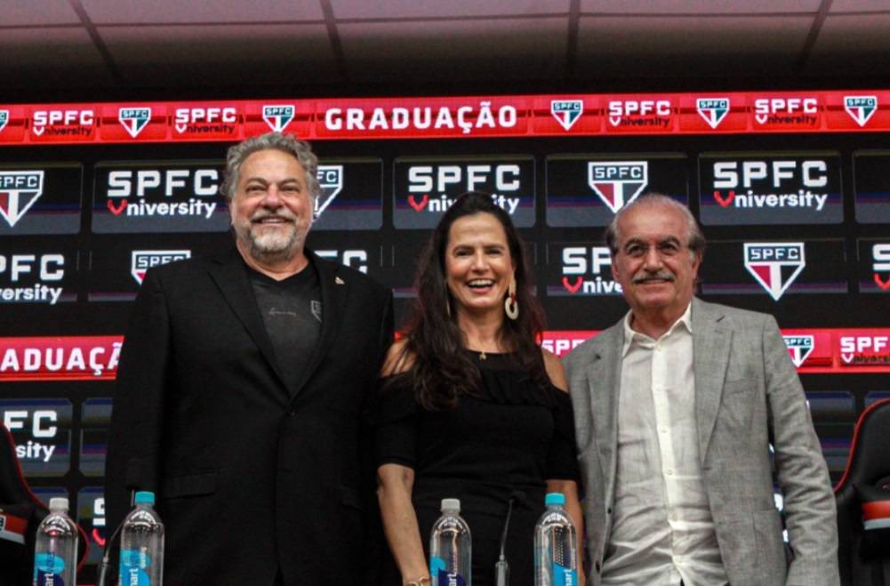 Julio Casares, presidente do São Paulo Futebol Clube, anuncia parceria com  o Grupo SEB e a Universidade do Futebol para a criação da "SPFC University" (Foto: Divulgação)