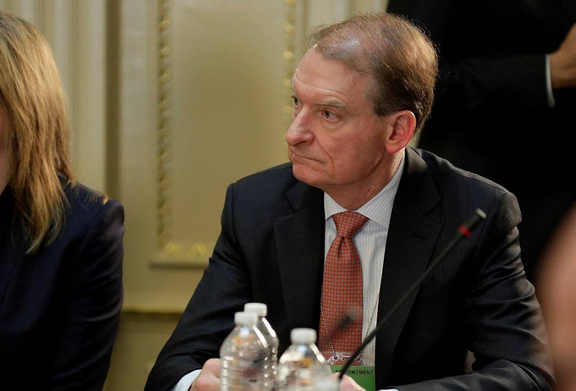  Paul Atkins, CEO da Patomak Global Partners LLC, participa de uma discussão estratégica e de políticas com o presidente dos EUA, Donald Trump, no Edifício do Escritório Executivo Eisenhower, em Washington, EUA, em 11 de abril de 2017. REUTERS/Joshua Roberts/Foto de Arquivo
