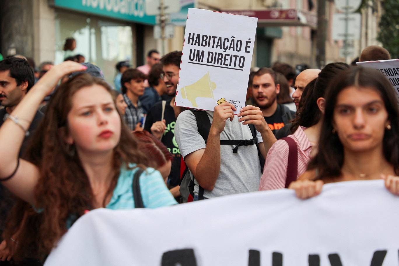 Protesto contra a crise de habitação em Lisboa, Portugal (REUTERS/Miguel Pereira)