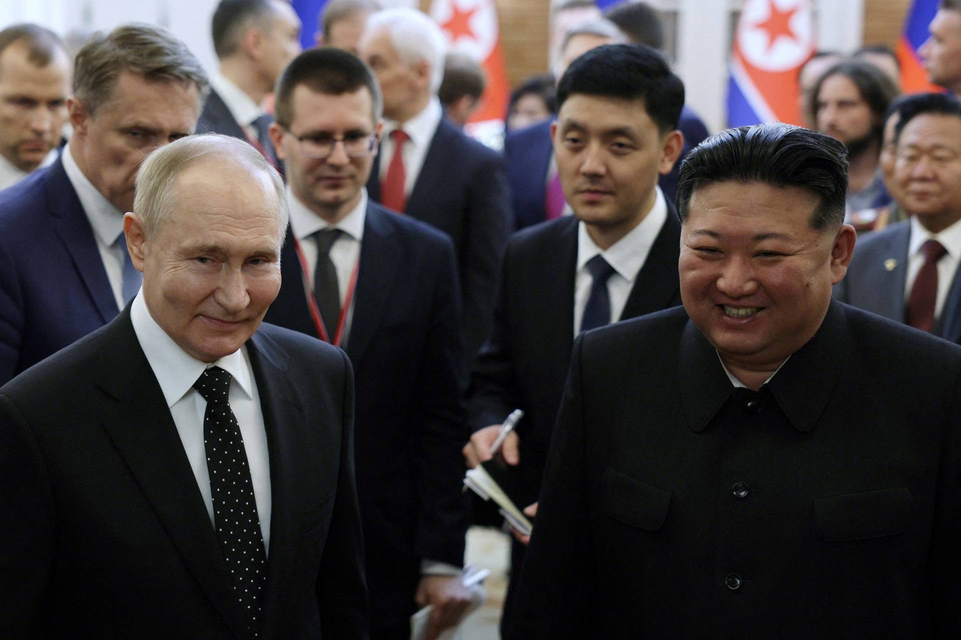 Presidente russo Vladimir Putin e o líder da Coreia do Norte Kim Jong Un em concerto de gala em Pyongyang, Coreia do Norte
19/06/2024
Sputnik/Gavriil Grigorov/Pool via REUTERS/Arquivo