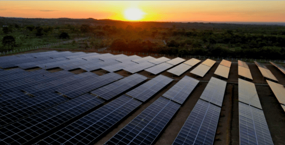 Usinas fotovoltaicas (UFV) do projeto San Remo em João Pinheiro (MG). Foto: FII SNEL11