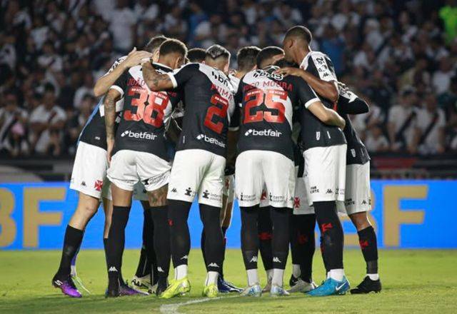 Jogadores do Vasco da Gama durante partida contra o Atlético-GO - 30/11/2024 (Foto: Matheus Lima/Vasco da Gama/Divulgação)