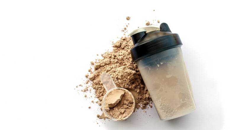 Pó de proteína whey com shaker para misturar”.