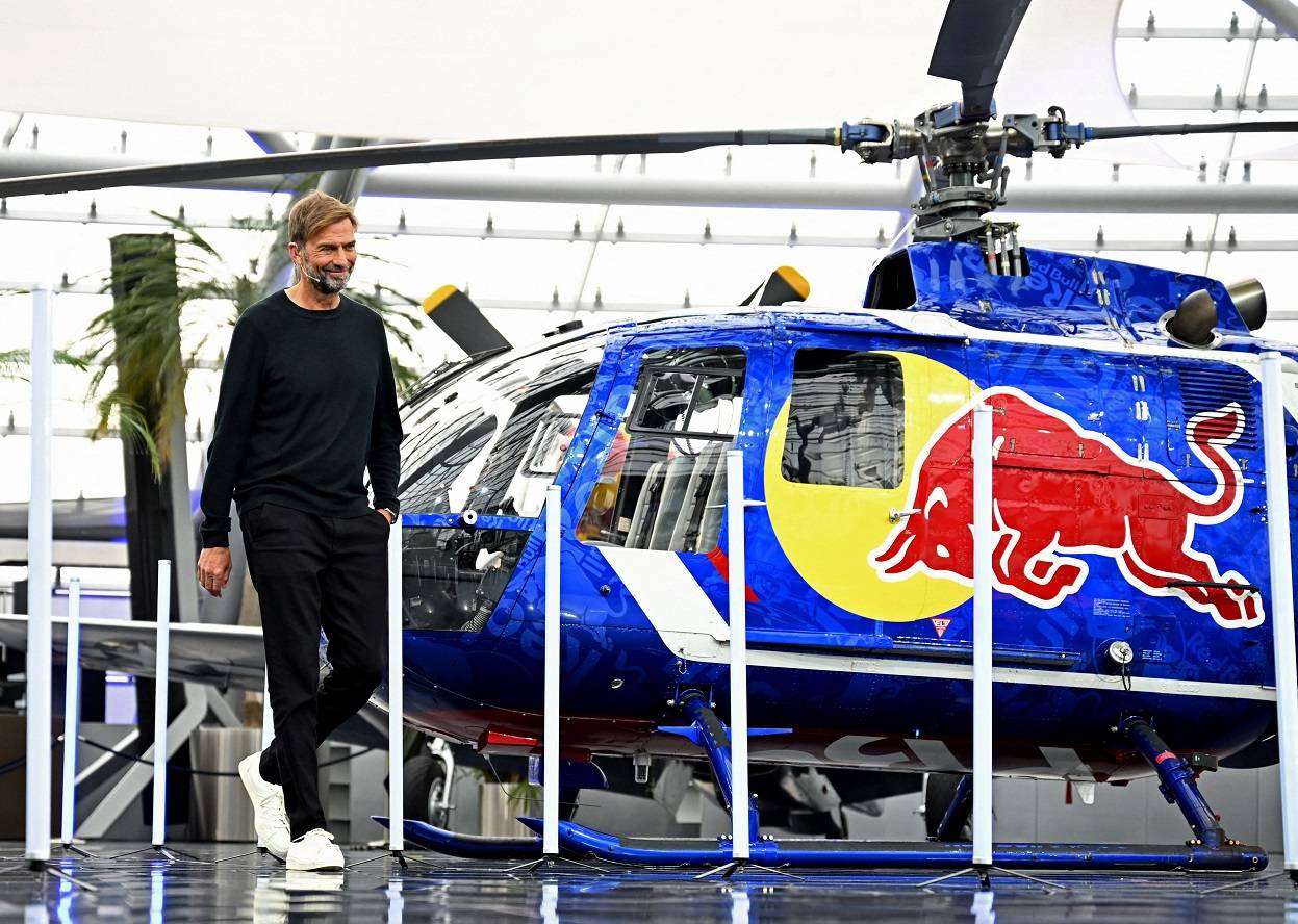 O Chefe Global de Futebol da Red Bull, Juergen Klopp, chega para uma conferência de imprensa para anunciar seu novo papel. REUTERS/Angelika Warmuth