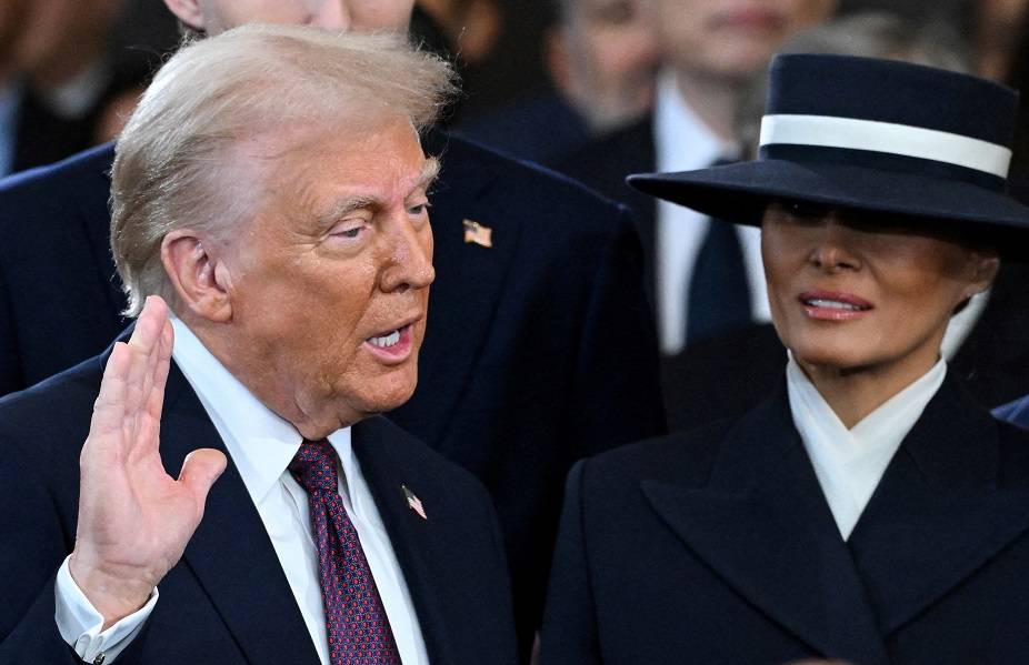 Donald Trump é empossado como o 47º presidente dos EUA na Rotunda do Capitólio dos EUA em Washington, DC, em 20 de janeiro de 2025. SAUL LOEB/Pool via REUTERS

