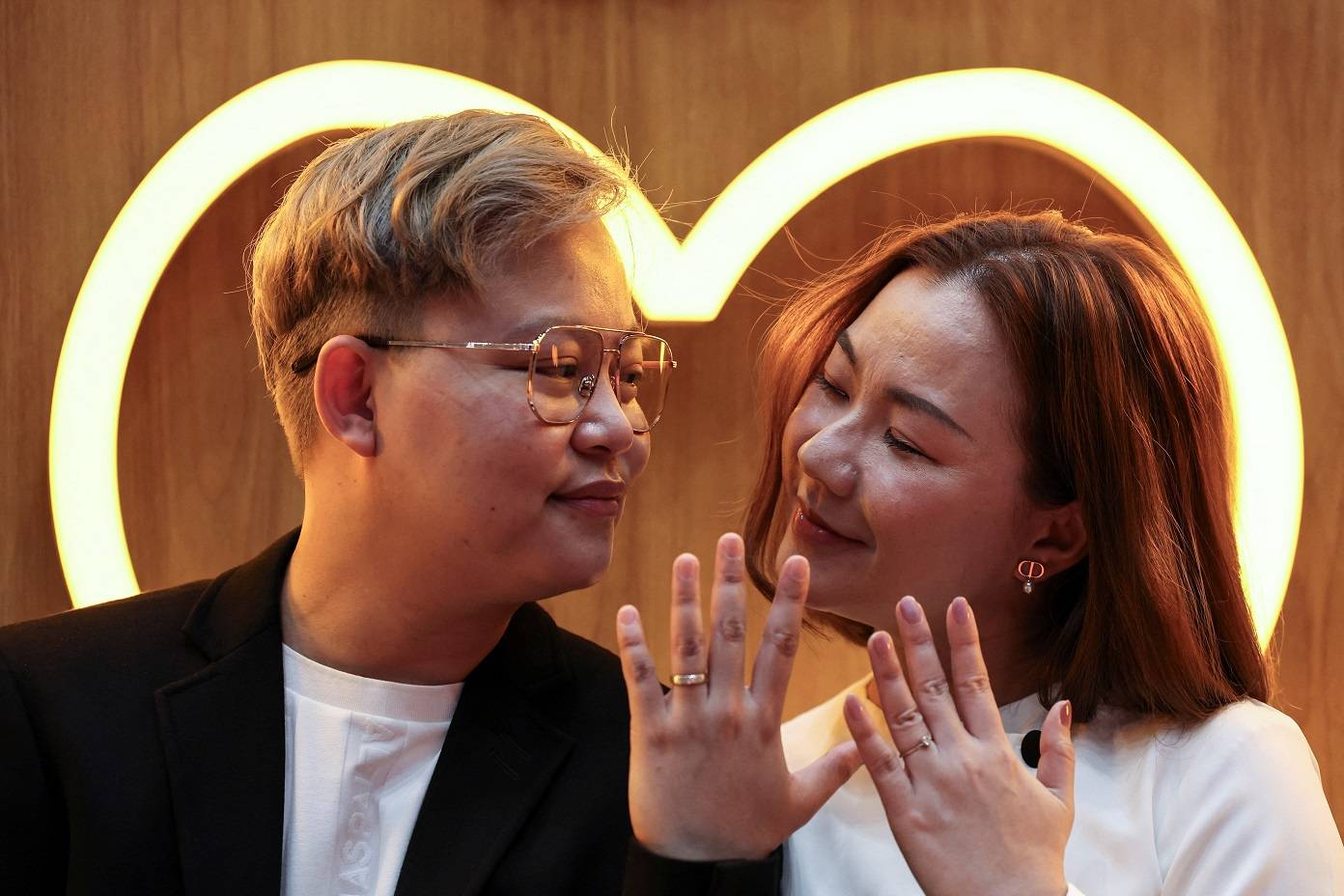 Pawan Iamwet e Kamonchanok Chumruan durante casamento em Bangcoc
 23/1/2025   REUTERS/Chalinee Thirasupa