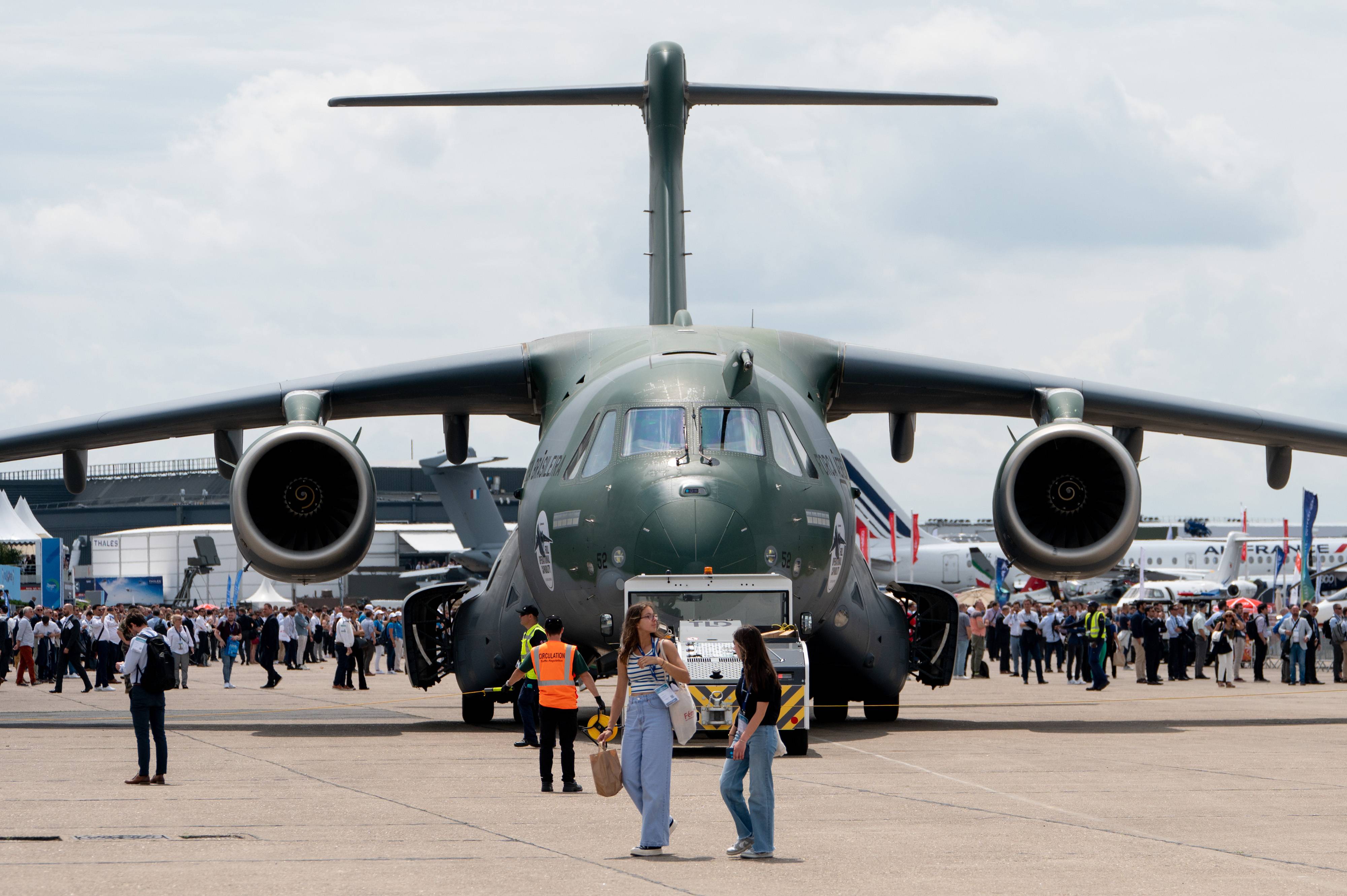 Embraer C-390 no Paris Air Show em Le Bourget, Paris, (Foto: Benjamin Girette/Bloomberg)