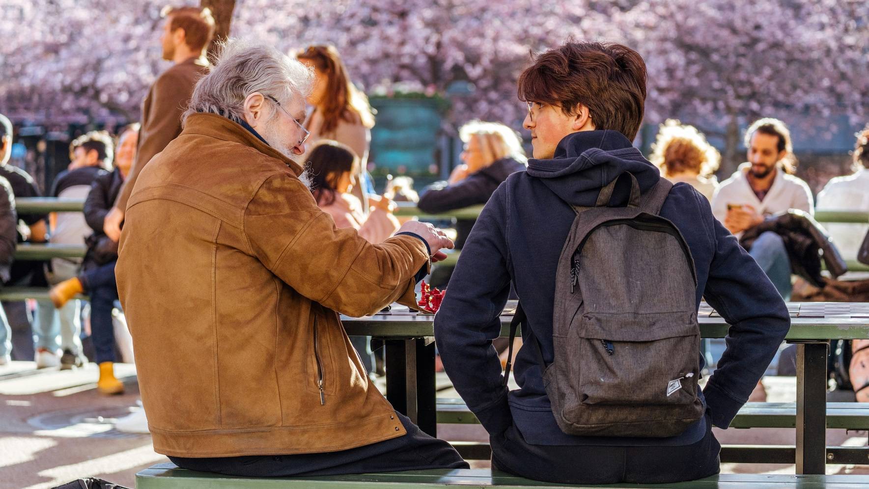 Transferência de riqueza dos Boomers para Millennials deve mudar a forma de se investir. (Foto: Philip Myrtorp/Unsplash)