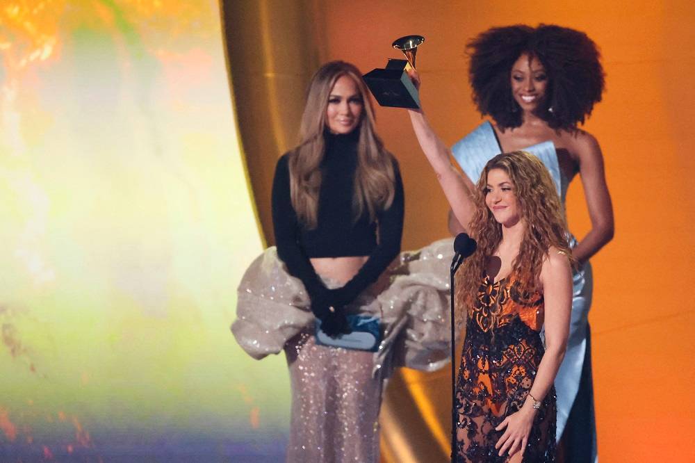 Shakira recebe o prêmio de Melhor Álbum Pop Latino por "Las Mujeres Ya No Lloran" durante a 67ª edição do Grammy Awards em Los Angeles, Califórnia, EUA, em 2 de fevereiro de 2025. REUTERS/Mario Anzuoni