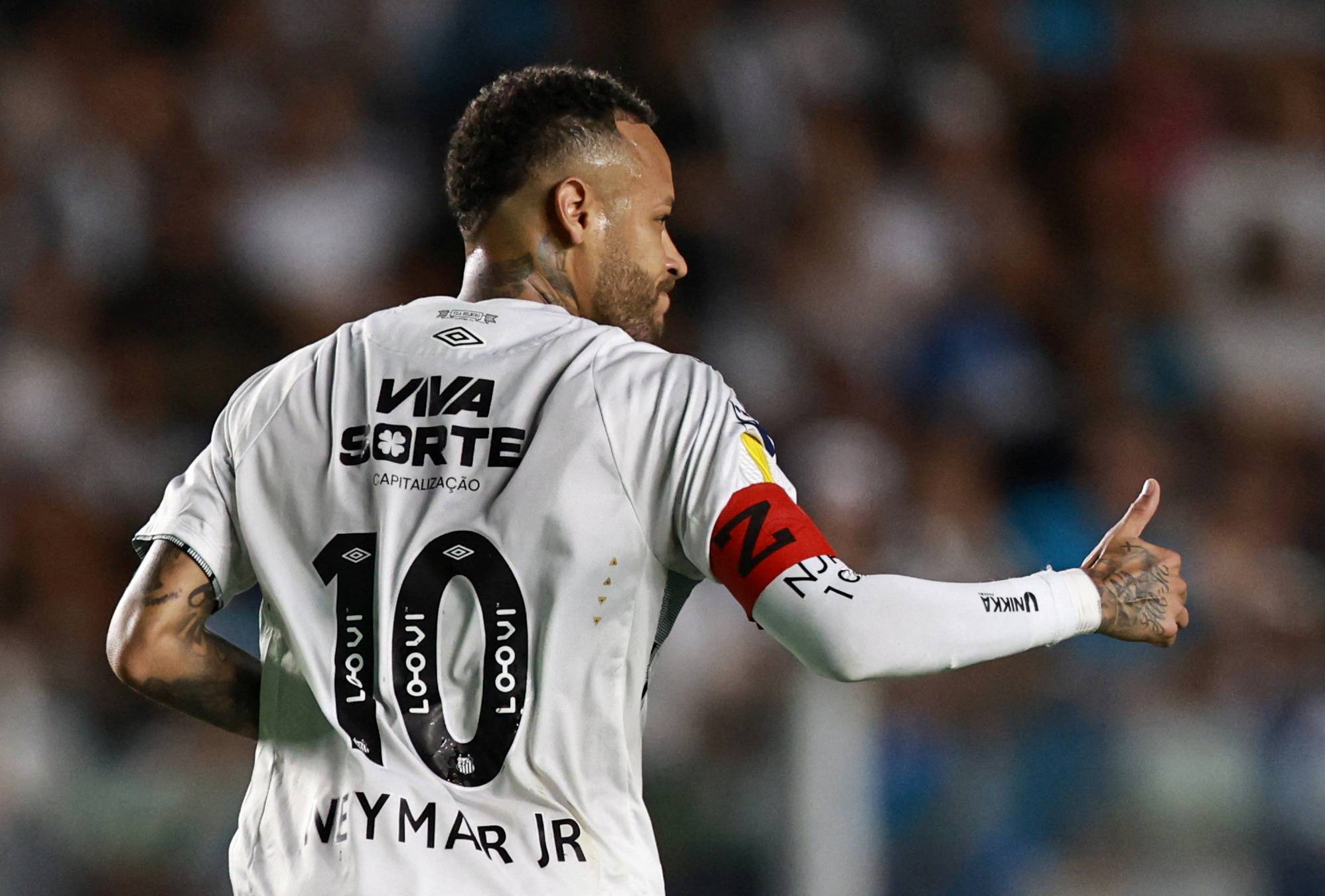 Neymar  gesticula durante partida do Santos pelo Campeonato Paulista - 19/02/2025 (Foto: REUTERS/Fernanda Luz)