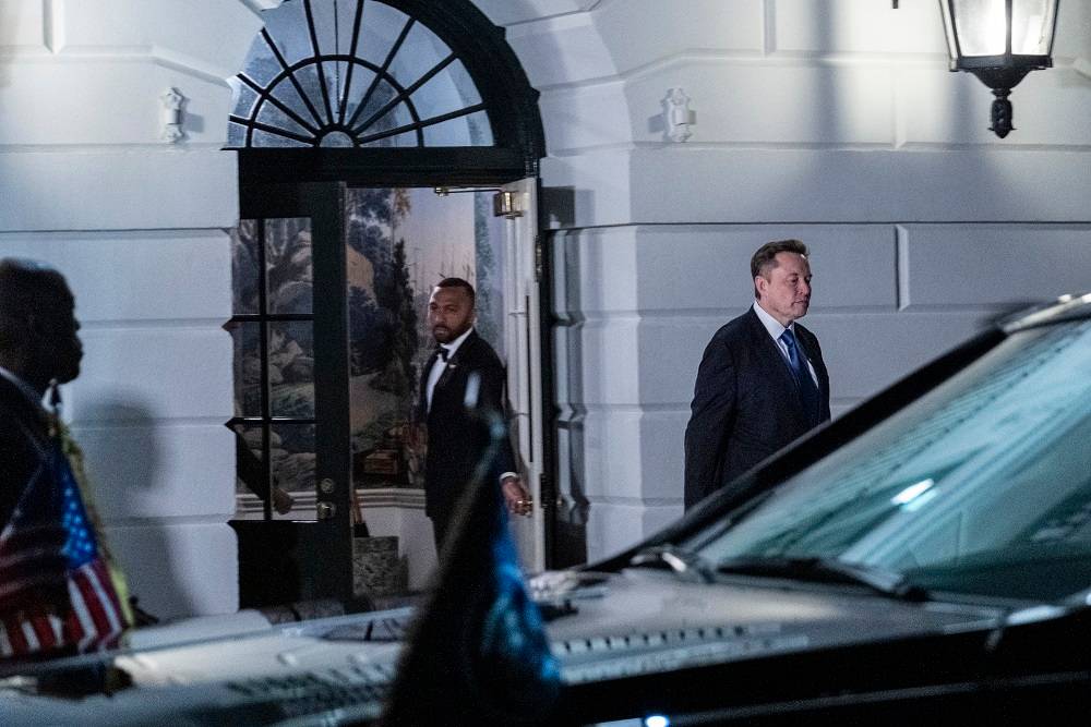 Os membros do gabinete geralmente gostam do conceito do que Elon Musk propôs — reduzir desperdícios, fraudes e abusos no governo —, mas têm se frustrado com a abordagem drástica para desestabilizar o governo e a falta de coordenação consistente. Crédito… Pete Marovich para The New York Times
