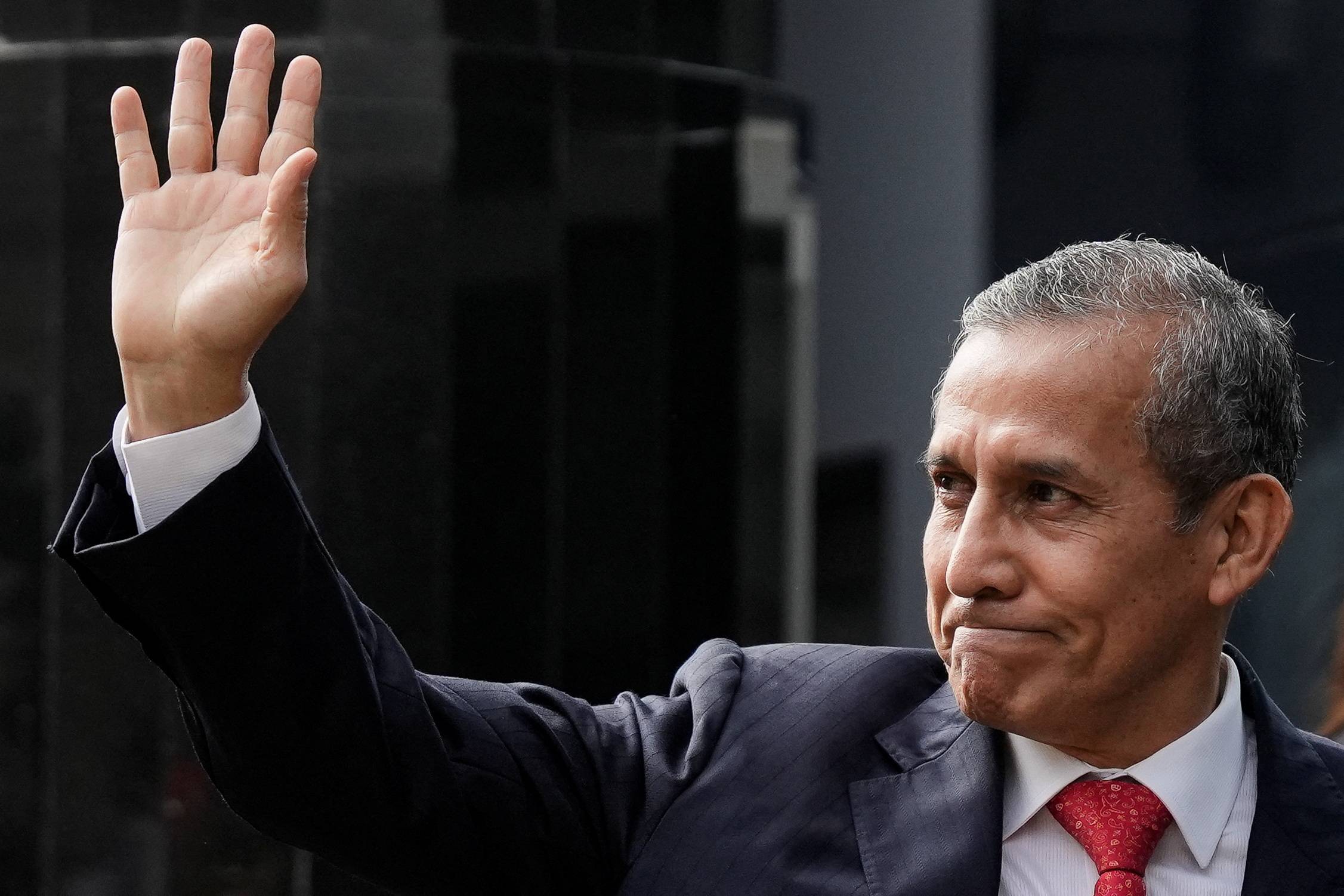 Ex-presidente peruano Ollanta Humala chega e a tribunal em Lima 
15/04/2025
REUTERS/Angela Ponce