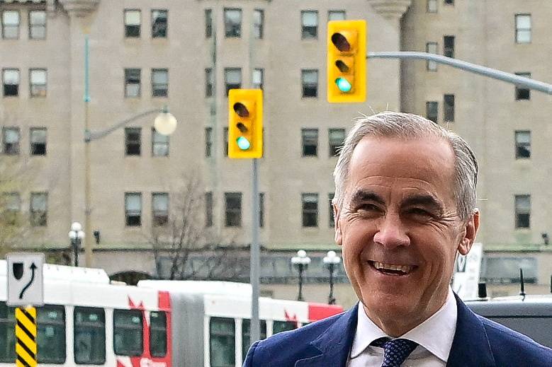 O Primeiro-Ministro do Canadá, Mark Carney, entra em seu gabinete após o Partido Liberal realizar um grande retorno político para manter o poder nas eleições parlamentares, em Ottawa, Ontário, Canadá, em 29 de abril de 2025. REUTERS/Jennifer Gauthier

