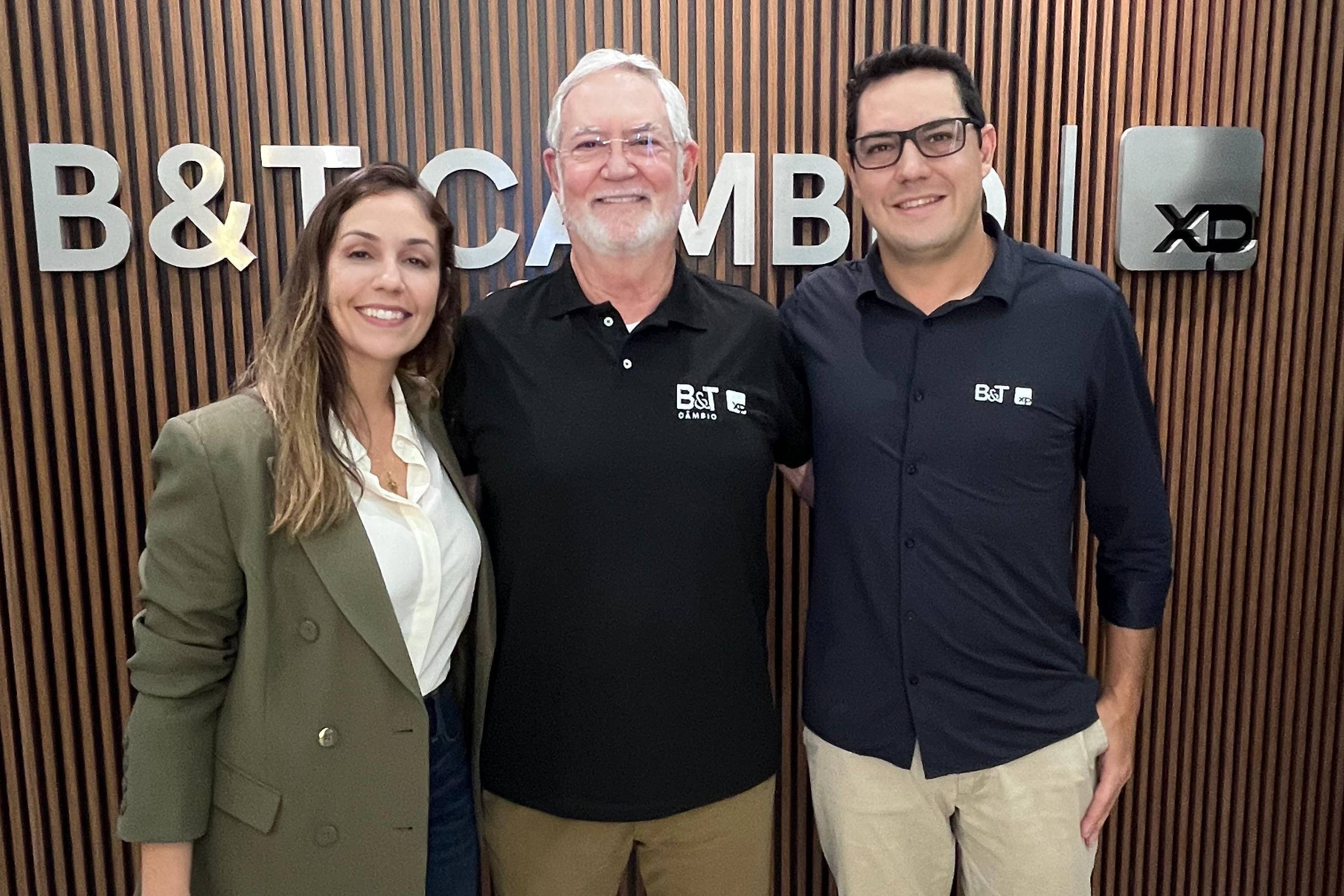 Vivian Portella, CEO da B&T XP, Tulio Santos, fundador da B&T, e Tulio Portella, Chief Commercial Officer (CCO) da B&T