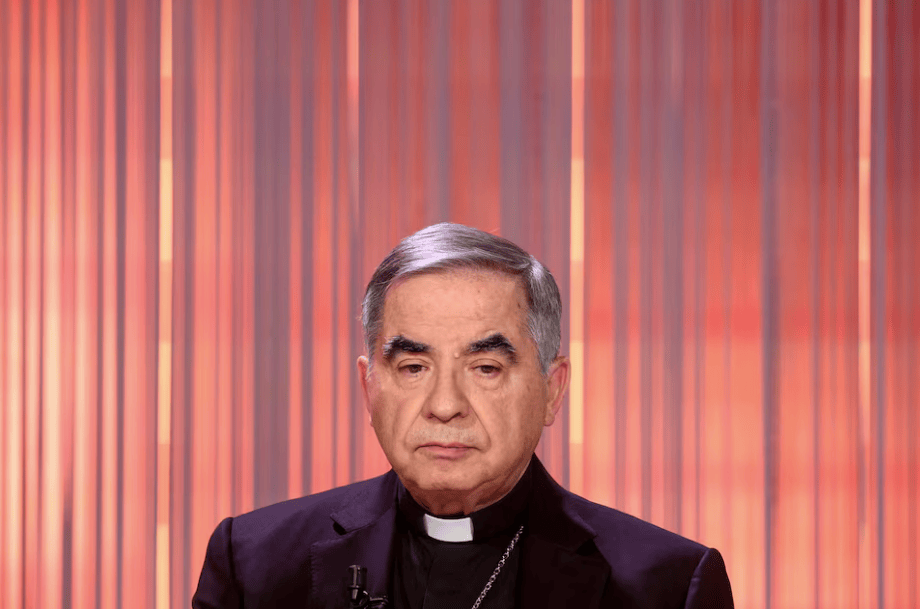 Angelo Becciu - REUTERS/Guglielmo Mangiapane/File Photo 