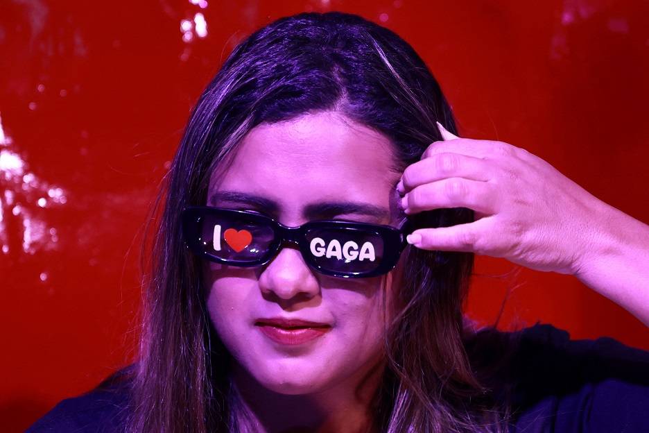 Fã participa de uma festa antes do concerto gratuito de Lady Gaga no Rio de Janeiro, Brasil, em 1º de maio de 2025. REUTERS/Aline Massuca
