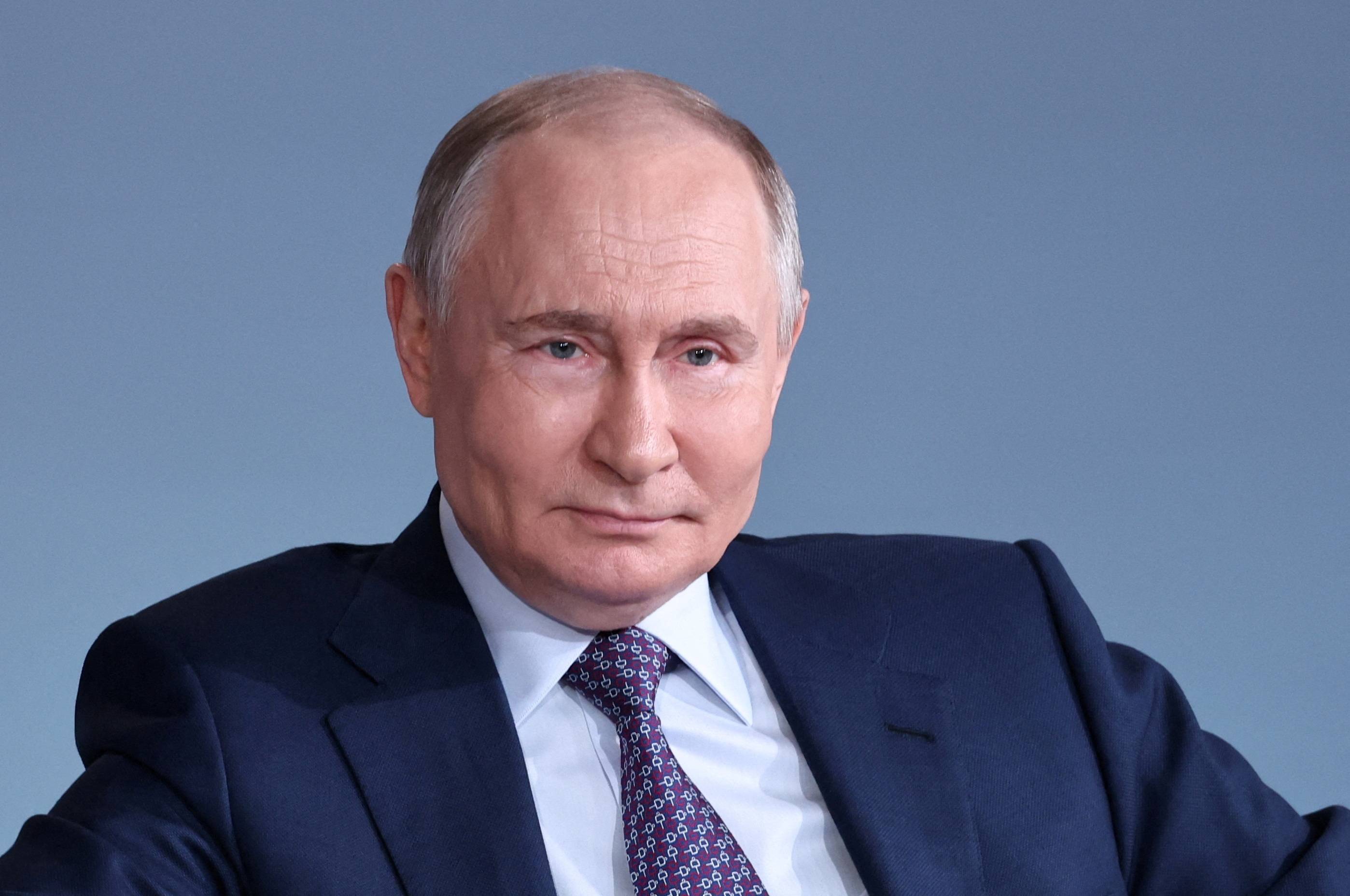 O presidente russo Vladimir Putin participa de evento educacional em Moscou, Rússia, em 30 de abril de 2025. Sputnik/Alexander Kazakov/Pool via REUTERS