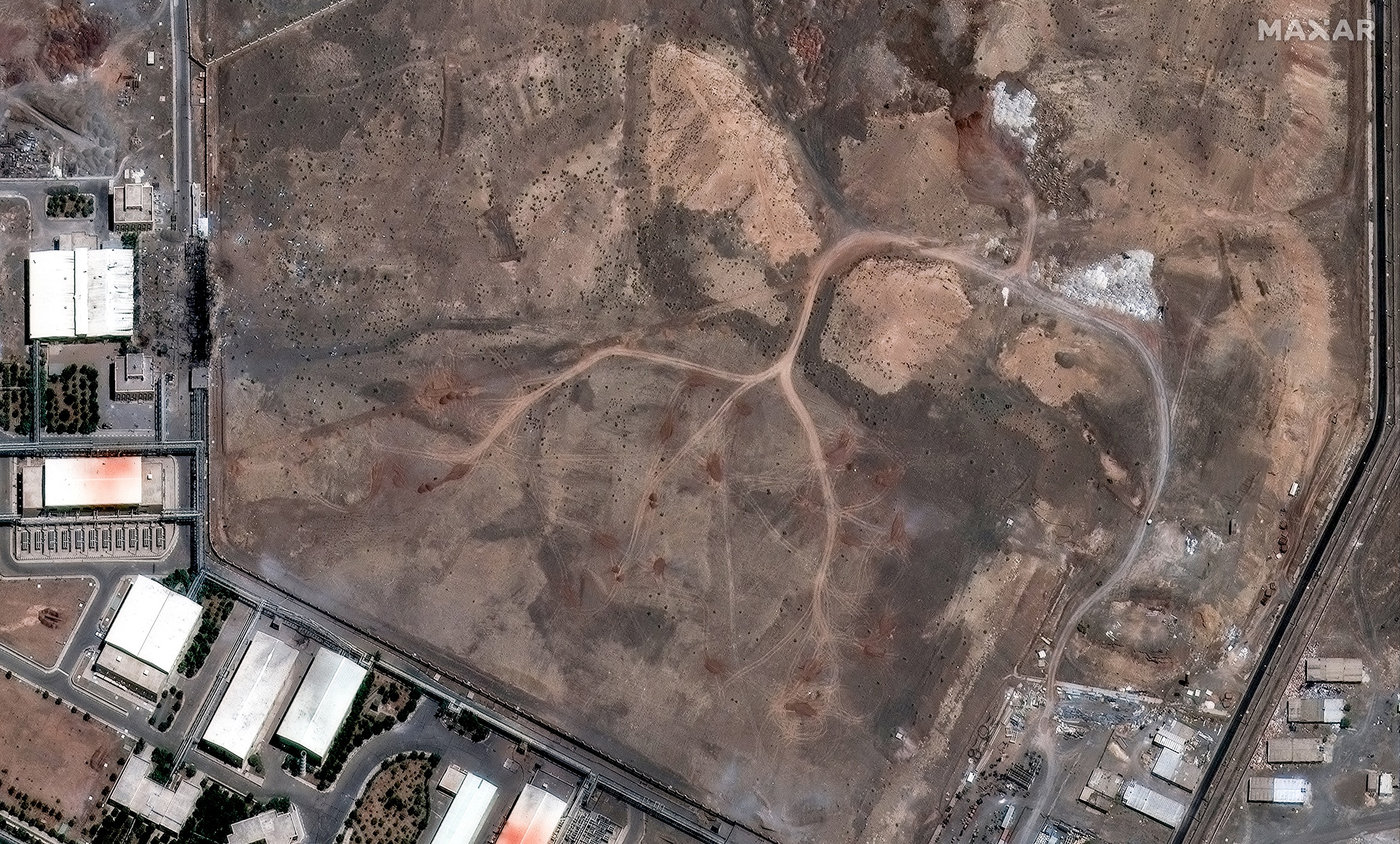 Agência de Energia Atômica aponta risco de vazamento radiológico em central do Irã