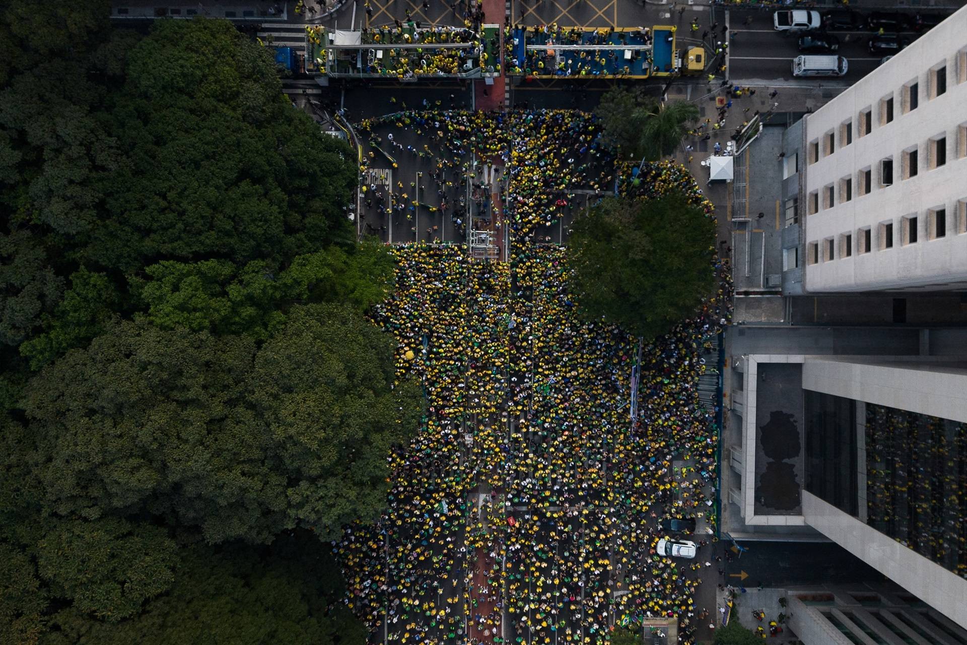 Uma imagem de drone mostra pessoas se reunindo em apoio ao ex-presidente brasileiro Jair Bolsonaro, antes de seu julgamento no Supremo Tribunal Federal, em São Paulo, Brasil, em 29 de junho de 2025. REUTERS/Jean Carniel
