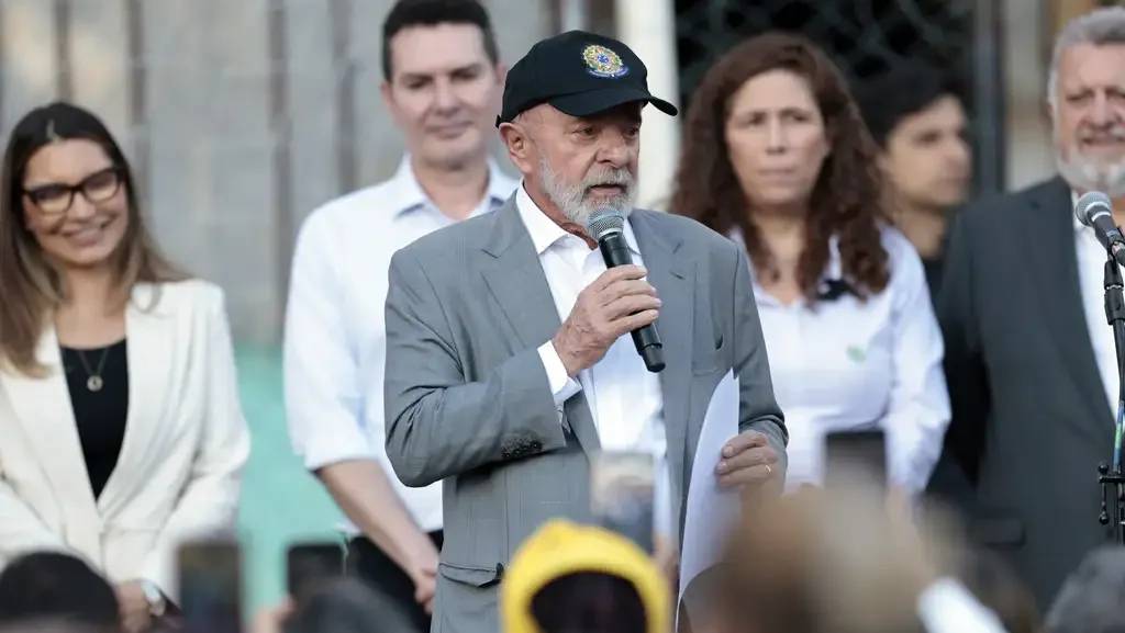 Presidente da República, Luiz Inácio Lula da Silva, durante visita na favela do Moinho. (Foto:
Paulo Pinto/Agência Brasil)