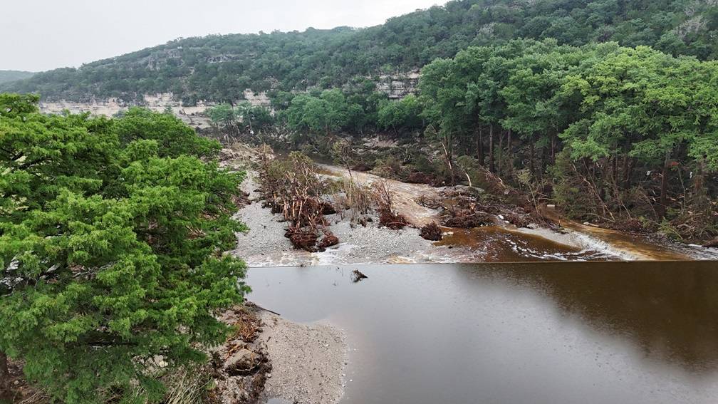 Vista aérea por drone mostra o rio Guadalupe e os danos causados pelas inundações perto do Camp Mystic, em Hunt, Texas, EUA, 6 de julho de 2025. REUTERS/Evan Garcia

