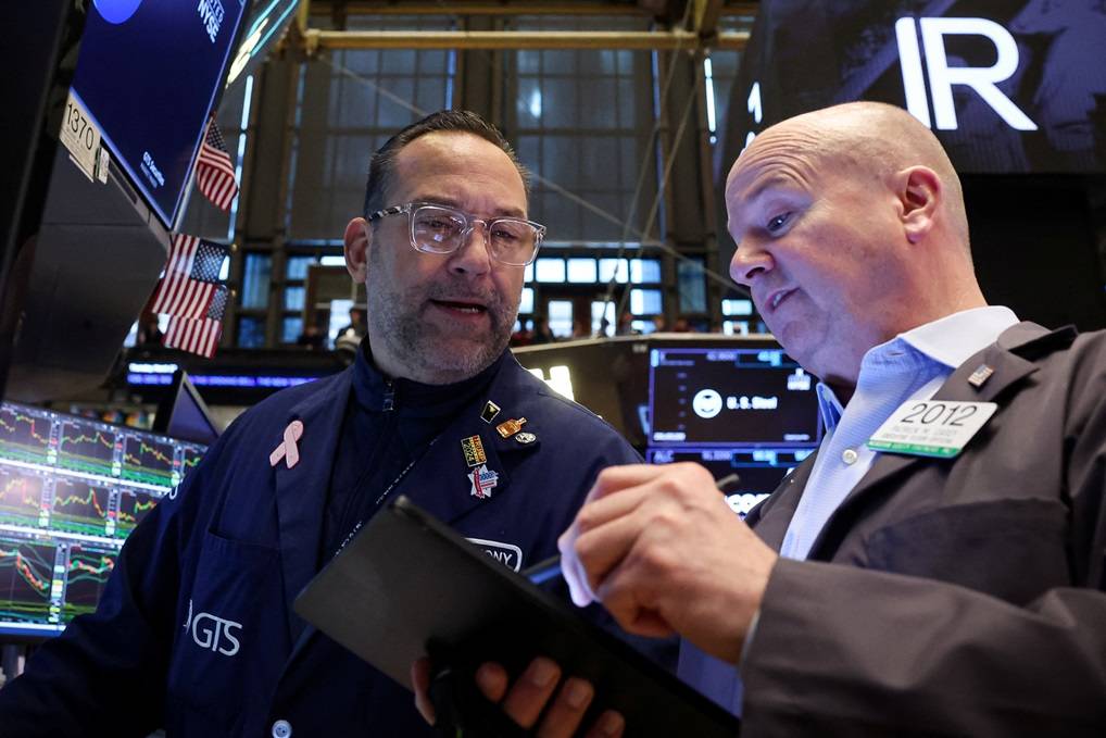 Operadores na bolsa de Nova York
27/03/2025
REUTERS/Brendan McDermid