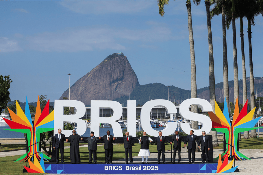 Líderes do Brics posam em 'foto de família' em reunião no Rio de Janeiro (REUTERS/Pilar Olivares)