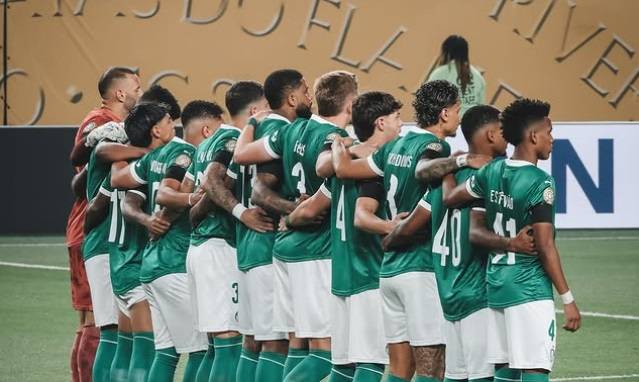 Jogadores do Palmeiras agradecem apoio da torcida após derrota para o Chelsea no Mundial da Fifa, nos EUA. (Foto: Reprodução)