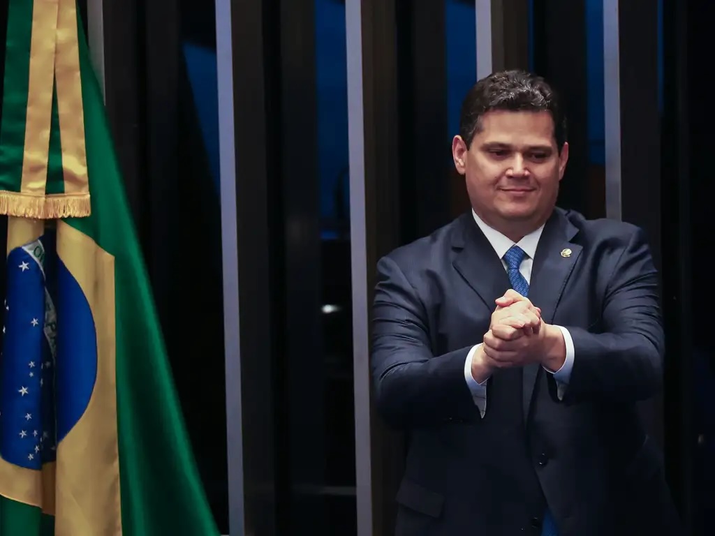 Escala 6×1: Alcolumbre mantém sessão, mas votação depende de acordo