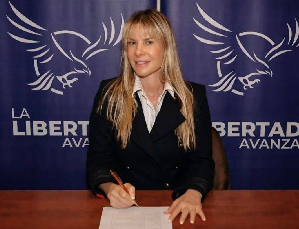 Karen Reichardt, ex-capa da Playboy e atual apresentadora de TV, candidata a deputada (Foto: Reprodução do Instagram/@karenreichardt1)
