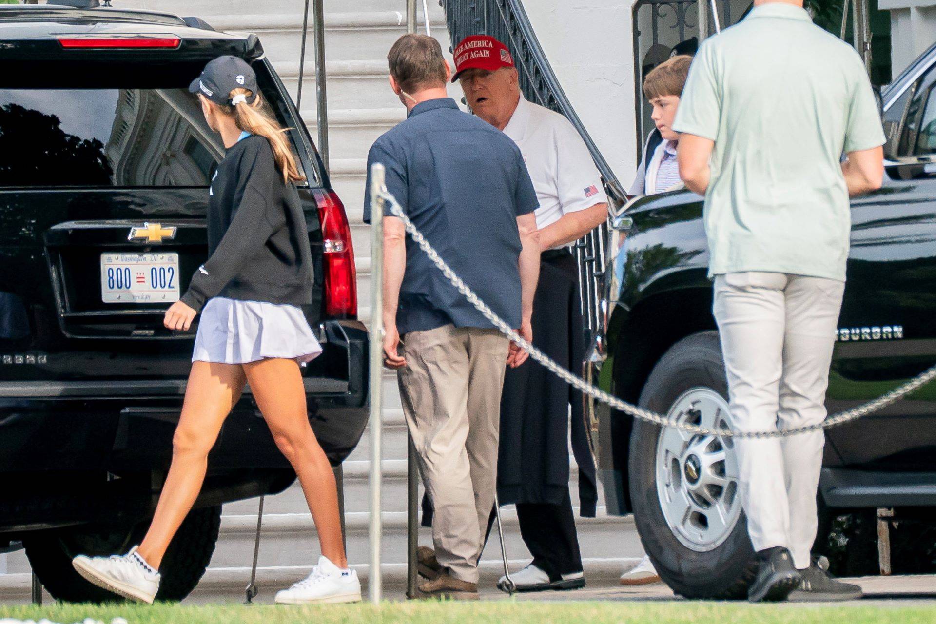 O presidente Donald Trump aparece em foto seguindo para um campo de golfe na Virgínai - 30/08/2025 (Foto: REUTERS/Nathan Howard)