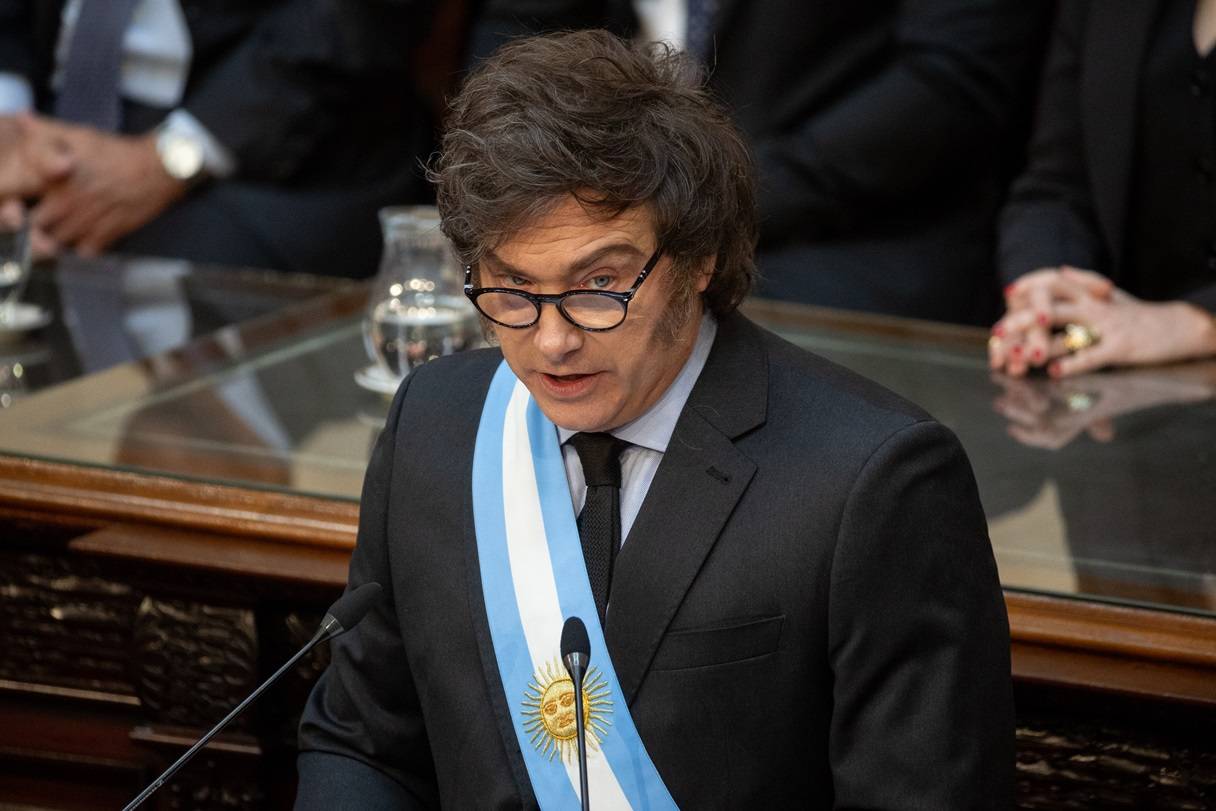 Javier Milei fala aos parlamentares em Buenos Aires em setembro passado (Bloomberg)