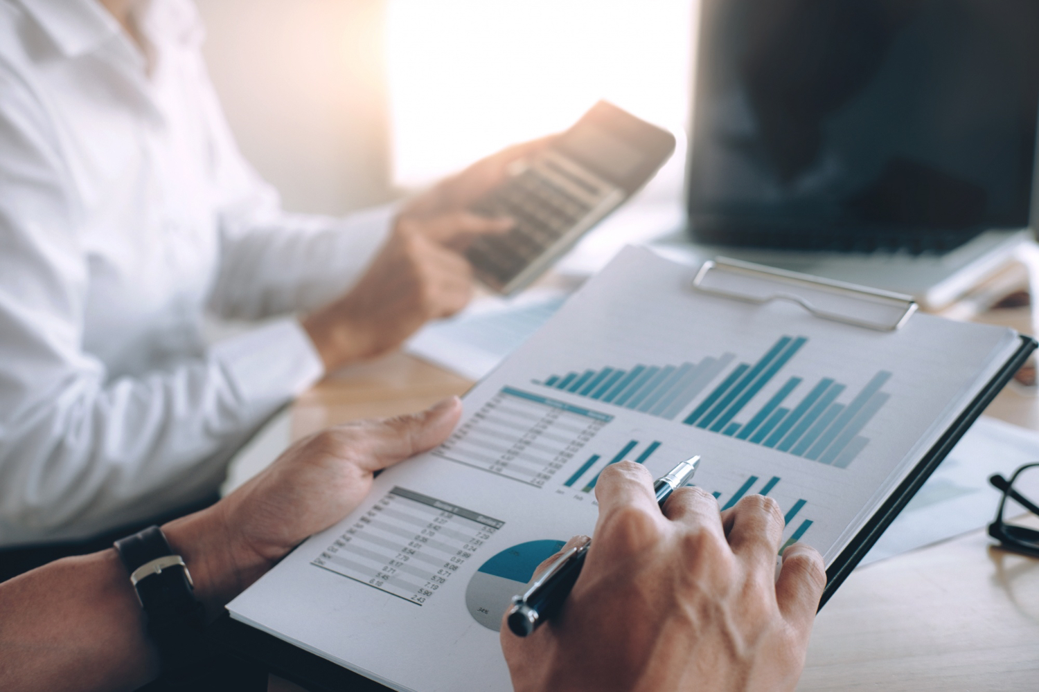 Como identificar os melhores ativos com a Selic a 13,75% ao ano